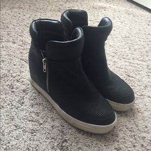 Black wedge sneakers